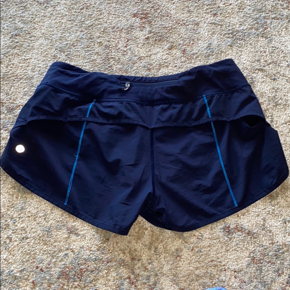 Lululemon- run time short size 6 2.5”